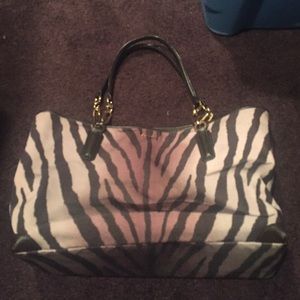 Authentic coach bag . Hardly used. No damages.