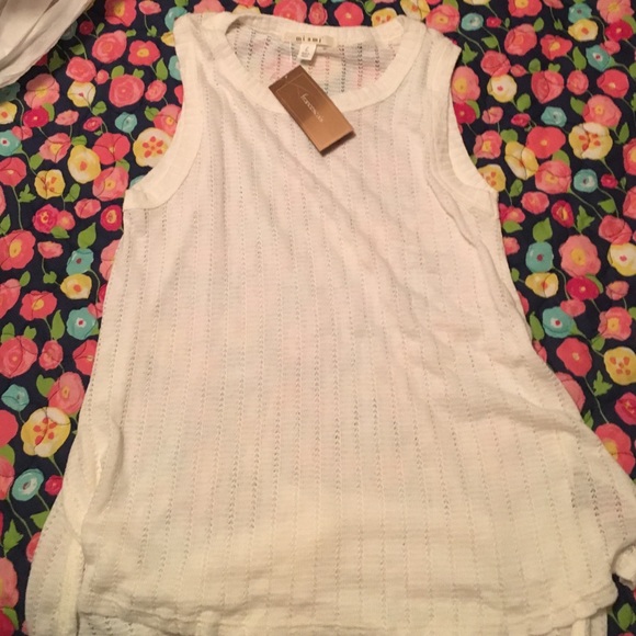 Sleeveless sweater size L BNWT