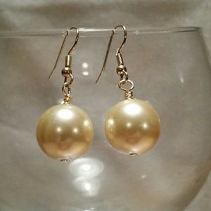 Glass pearl earrings