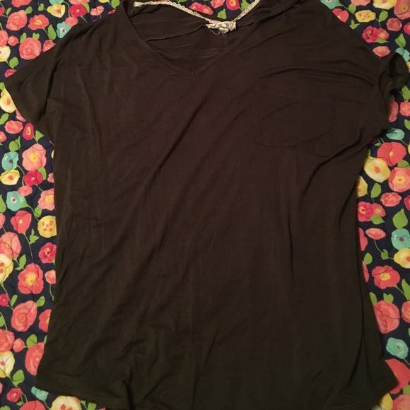 Olive green tshirt w pocket