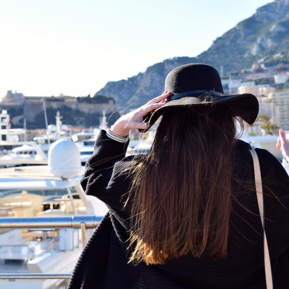 Meet your Posher, Emily - Picture 1 of 1