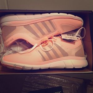 Adidas sneakers size 9 1/2