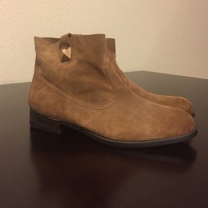 Report signature brown booties