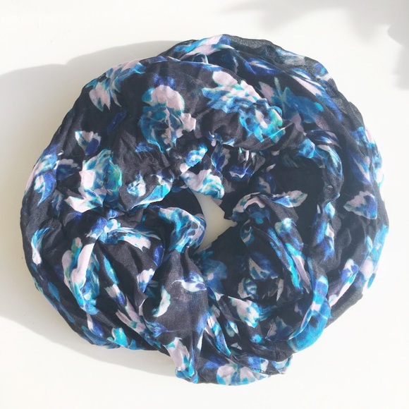 Gorgeous Blue Floral Scarf Perfect for Fall!