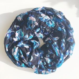 Gorgeous Blue Floral Scarf Perfect for Fall!