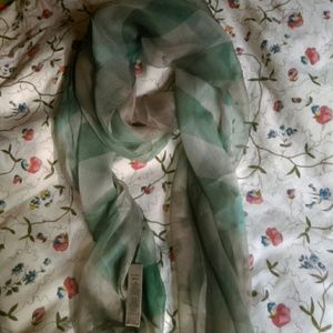 Burberry half mega silk creppone scarf