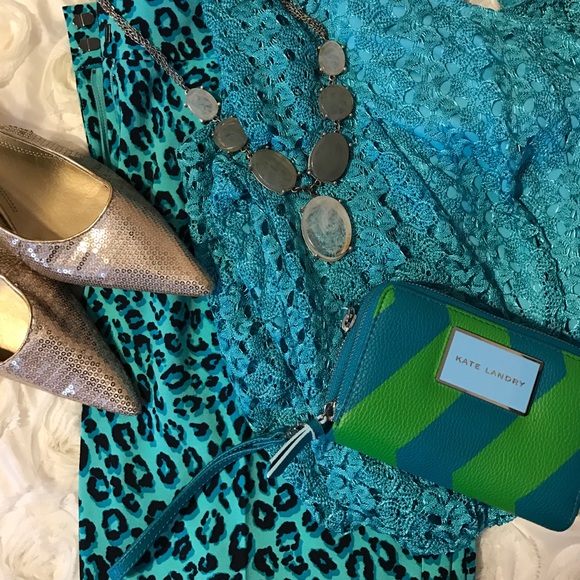Teal green shirt.  Knit on top of base