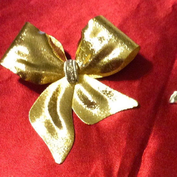 Gold pin