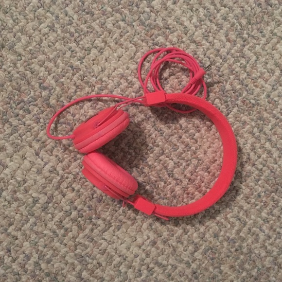 pink headphones