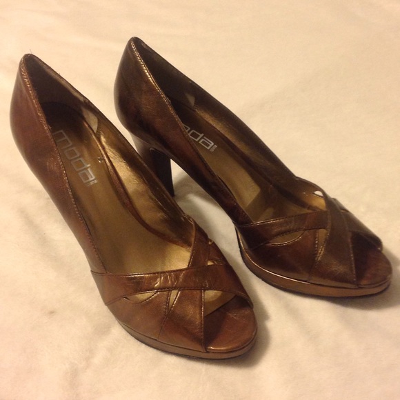 MODA Spana Bronze Metallic Open-Toe Heels. Size 10 - Picture 2 of 4
