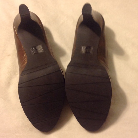 MODA Spana Bronze Metallic Open-Toe Heels. Size 10 - Picture 4 of 4