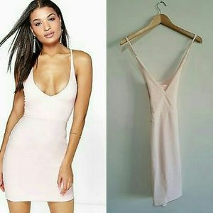 Boohoo Sarah Lace Up Back Detail Plunge Bodycon