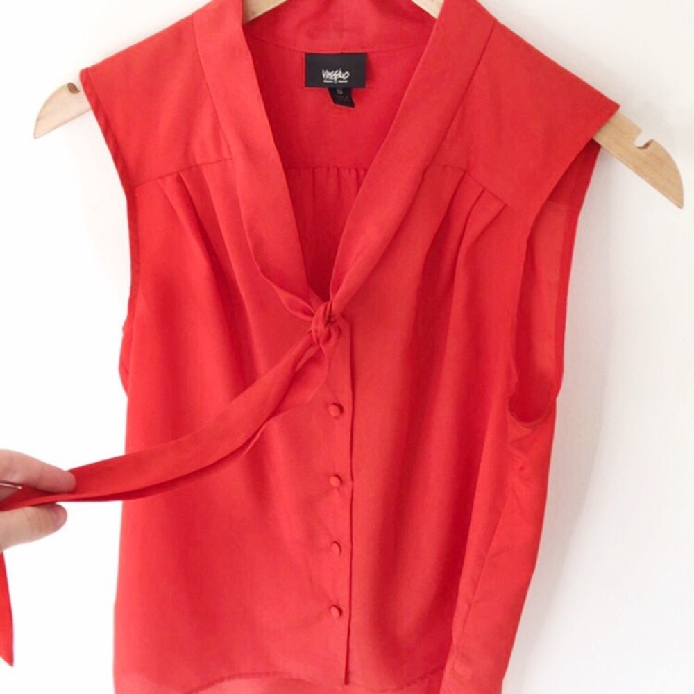 ✨ coral orange tie tank.