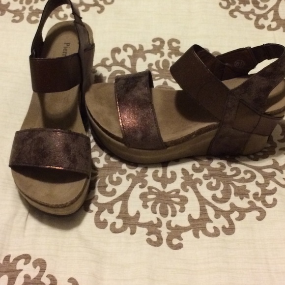 Pierre Dumas brown wedges