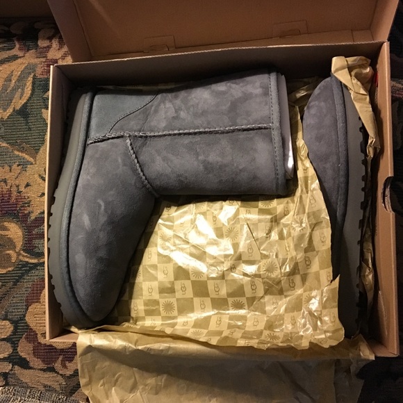 ugg classic short grey 40 ugg classic short grey 40
