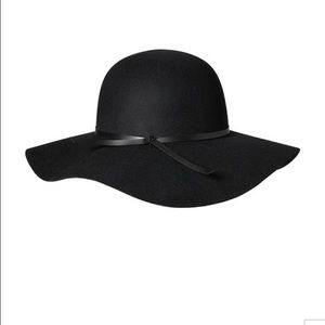Black floppy hat