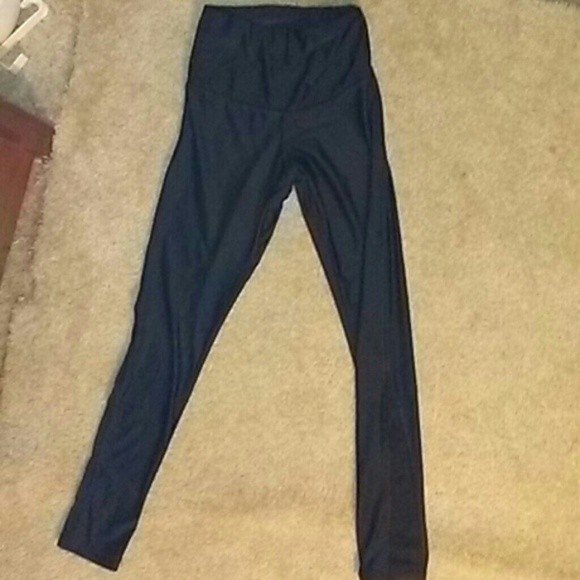 NWOT Ankle length black silky workout pants!!