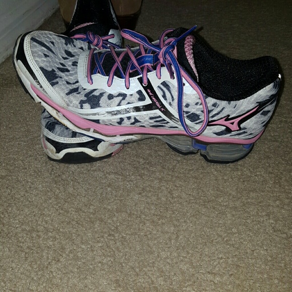 Mizuno wave size 11. Running/workout shose