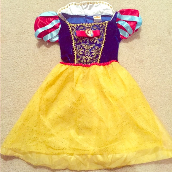 Snow White Dress Up or Costume (BRAND NEW!)