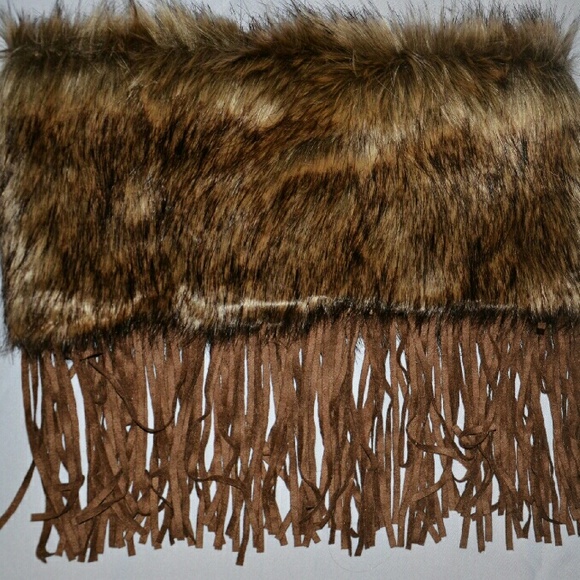 🚨Sale🚨Neck Warmer with Faux Fur and Suede Fringe - Picture 2 of 3