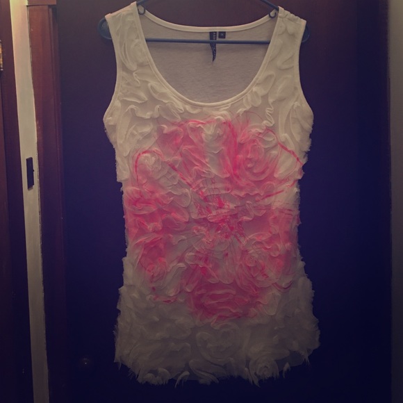 Tank top. - Picture 1 of 1