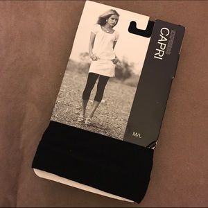 🆕 NWT - Express Capri Leggings