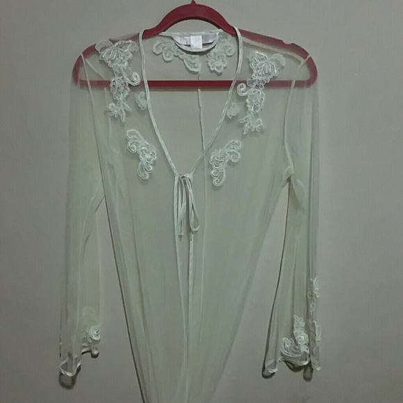 Robes - Picture 1 of 3