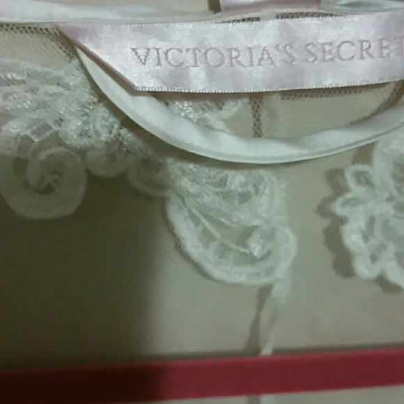 Robes - Picture 2 of 3