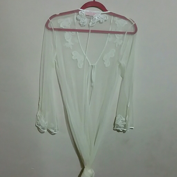 Robes - Picture 3 of 3