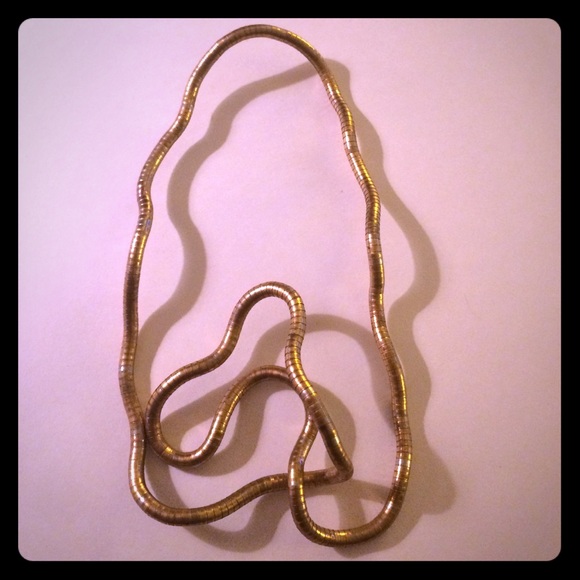 Conformational gold necklace