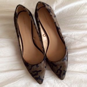 🔸HP🔸ZARA 💋 CAMO PONY HAIR COURT HEELS
