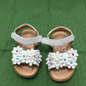 White flower sandals - size 6