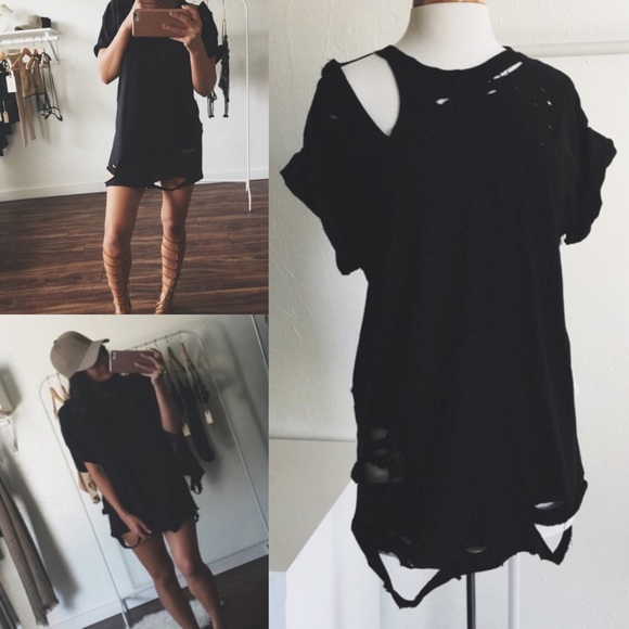 BEST SELLER 🥀 Black Distressed Tee - Picture 3 of 8