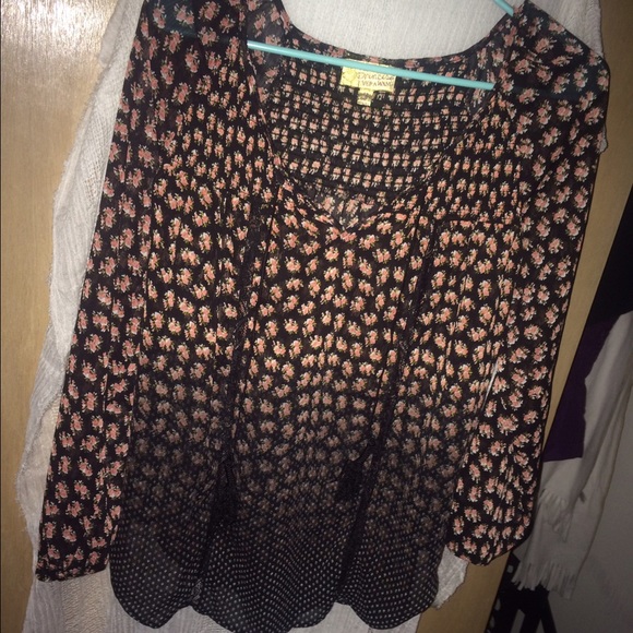 Flowy floral Vera Wang shirt 💅🏻