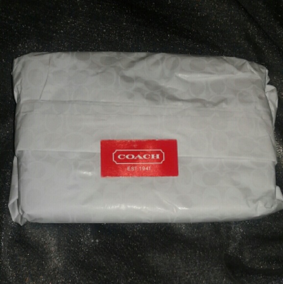 Coach Wristlet - Picture 4 of 4