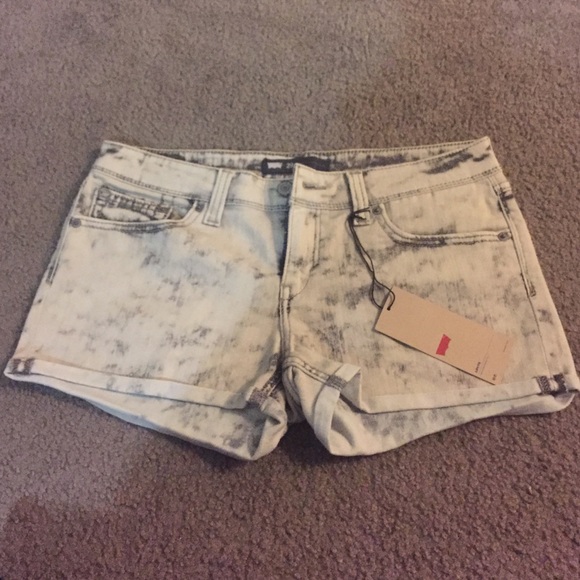 NEW Levi's Acid Wash shorts