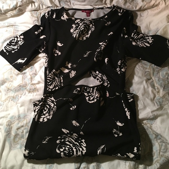 Black & White Rose print dress - Picture 1 of 4