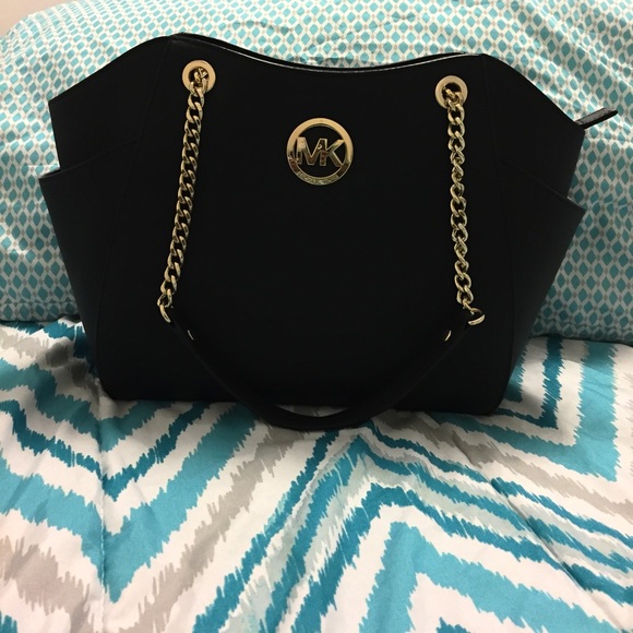 Jet Set Travel Large Chain Leather Shoulder Tote