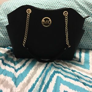 Jet Set Travel Large Chain Leather Shoulder Tote