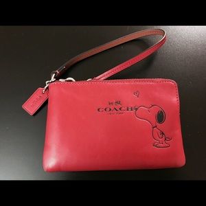 Coach x Peanuts (Snoopy) wristlet