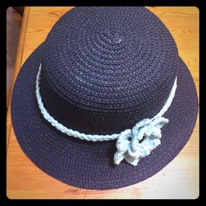 Woman's hat with handmade knitted flower