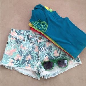 “Tropic Like it’s Hot!” Floral Shorties