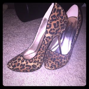 Cheetah Print pumps with gold metal heels!!