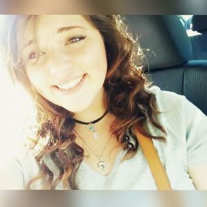 Meet your Posher, Caitlin