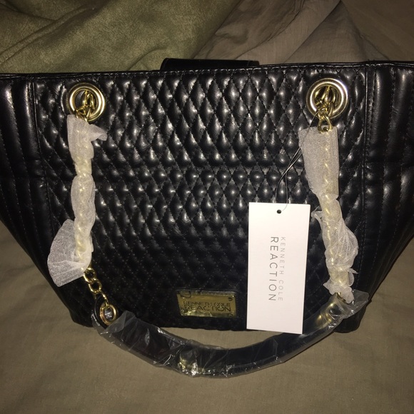 FINAL PRICE! KENNETH COLE REACTION SHOULDER BAG!