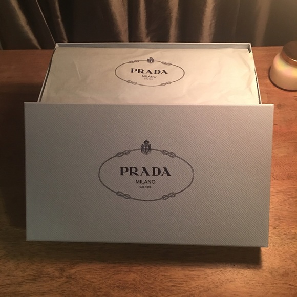 PRADA Glossed Textured-leather Pumps Beige IT39 - Picture 3 of 4