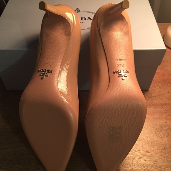 PRADA Glossed Textured-leather Pumps Beige IT39 - Picture 4 of 4