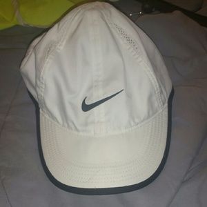NWOT white nike feather light womens dri fit hat