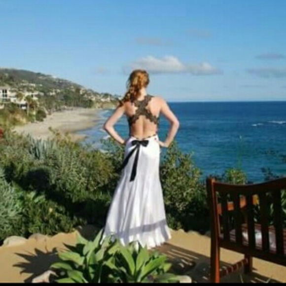 Gorgeous white Jovani Gown with black lace accents - Picture 2 of 4