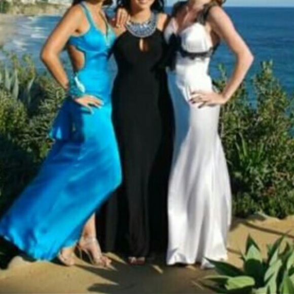 Gorgeous white Jovani Gown with black lace accents - Picture 3 of 4